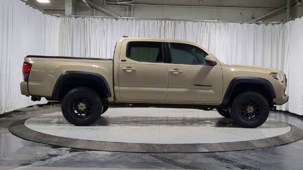 Used 2019 Toyota Tacoma SR5 image 11