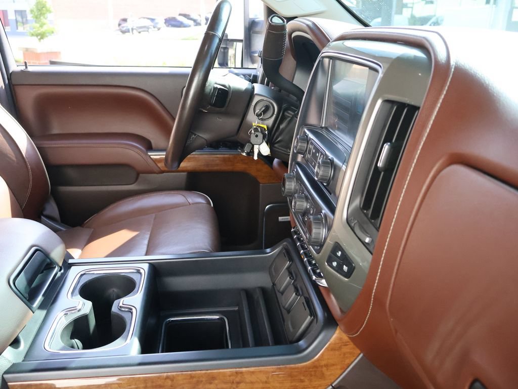 Used 2016 Chevrolet Silverado 2500 High Country w/ Duramax Plus Package AWD/4WD image 9