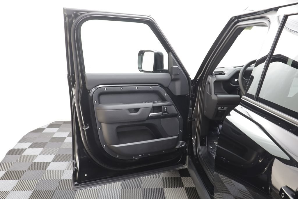 Certified 2026 Land Rover Defender 110 X-Dynamic SE AWD/4WD image 5