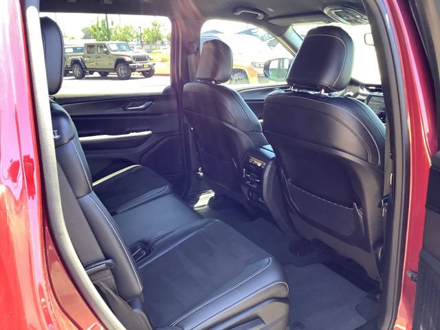 Used 2023 Jeep Grand Cherokee L Laredo AWD/4WD image 33