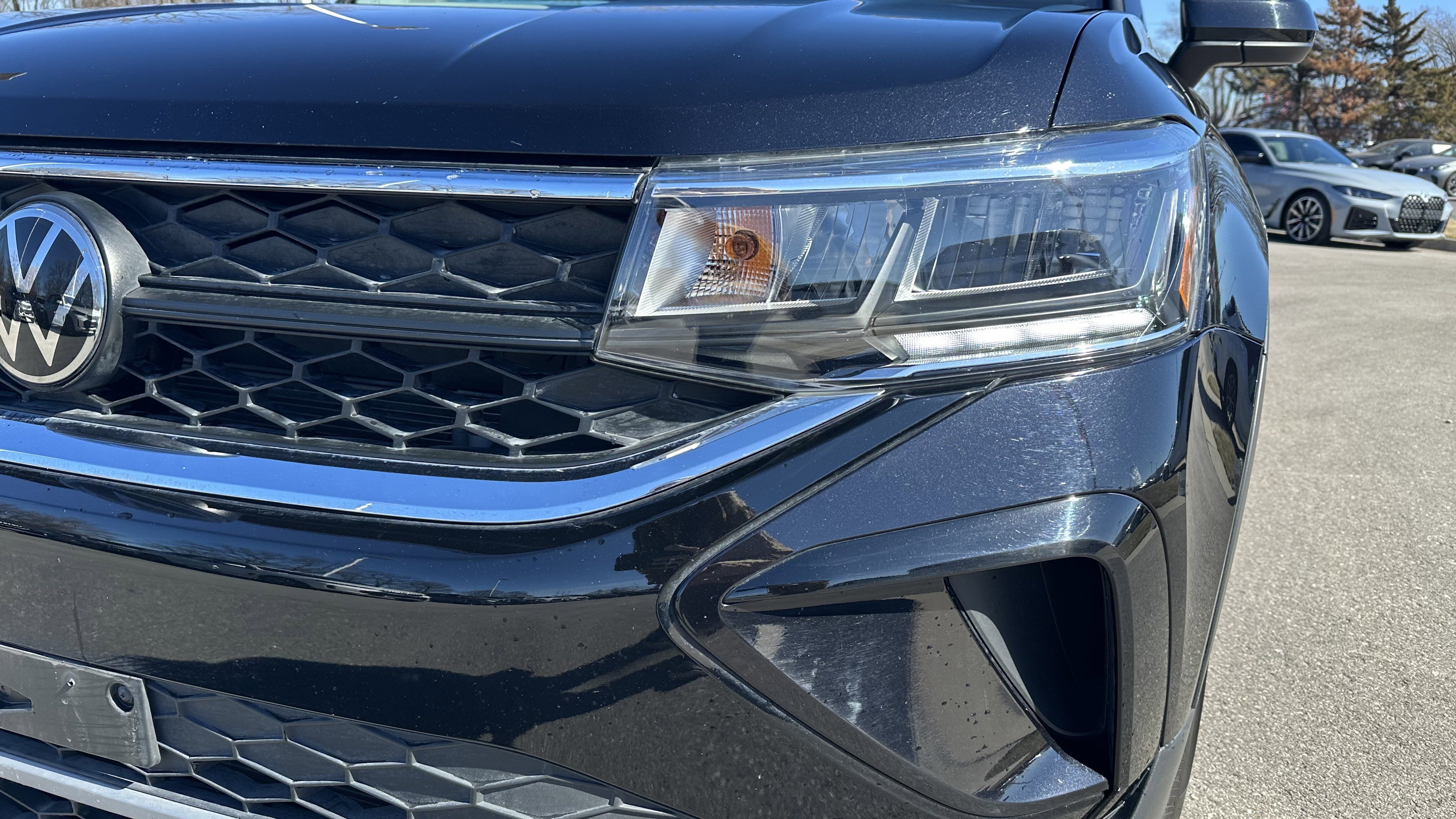 Used 2024 Volkswagen Taos SE w/ Panoramic Sunroof Package image 6