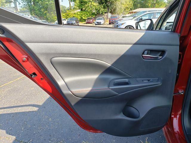 New 2025 Nissan Versa SR w/ Trunk Package FWD image 17