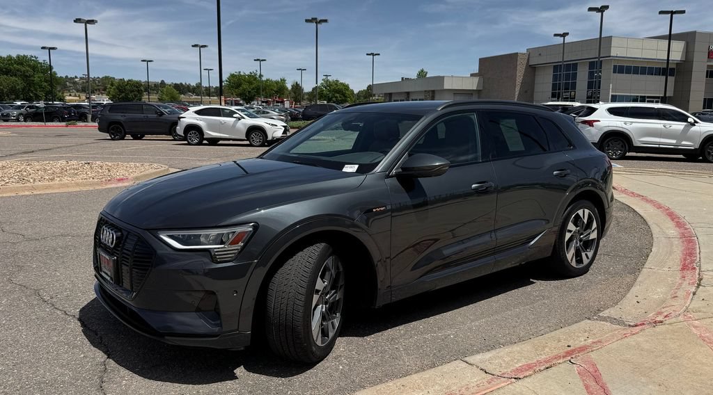 Used 2022 Audi e-tron Premium w/ Convenience Plus Package AWD/4WD image 4