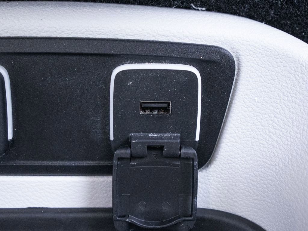 Used 2020 Chrysler Pacifica Limited w/ Tire & Wheel Group image 26