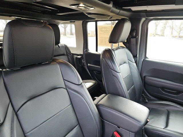 Used 2023 Jeep Wrangler Unlimited Sahara image 12