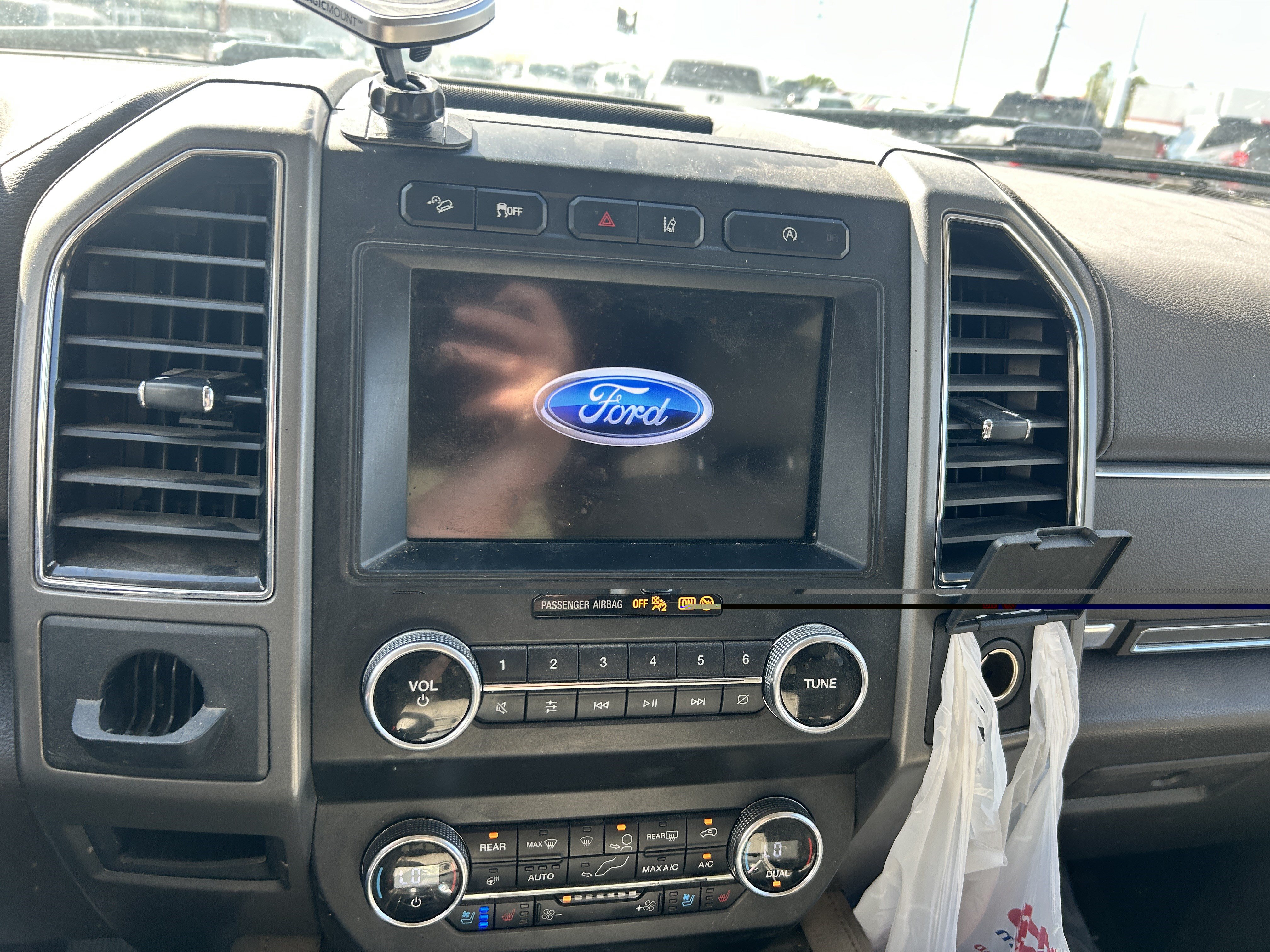 Used 2019 Ford Expedition Max XLT w/ Equipment Group 202A AWD/4WD image 15