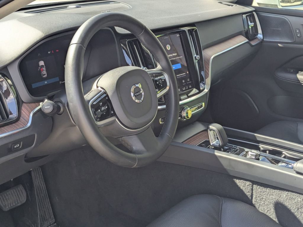 Used 2025 Volvo V60 B5 Cross Country Plus image 14