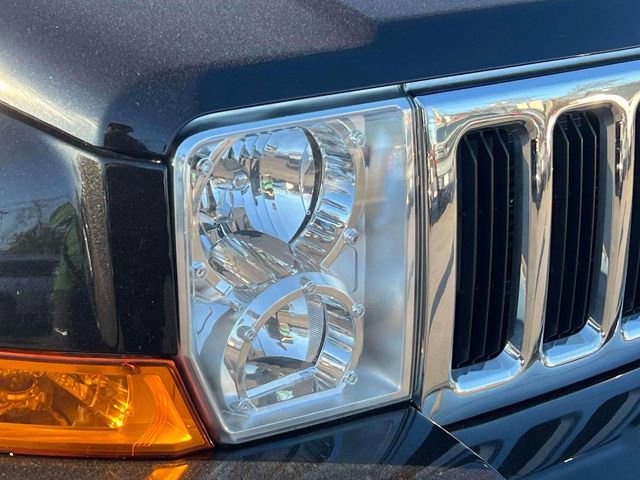 Used 2010 Jeep Commander Sport image 9