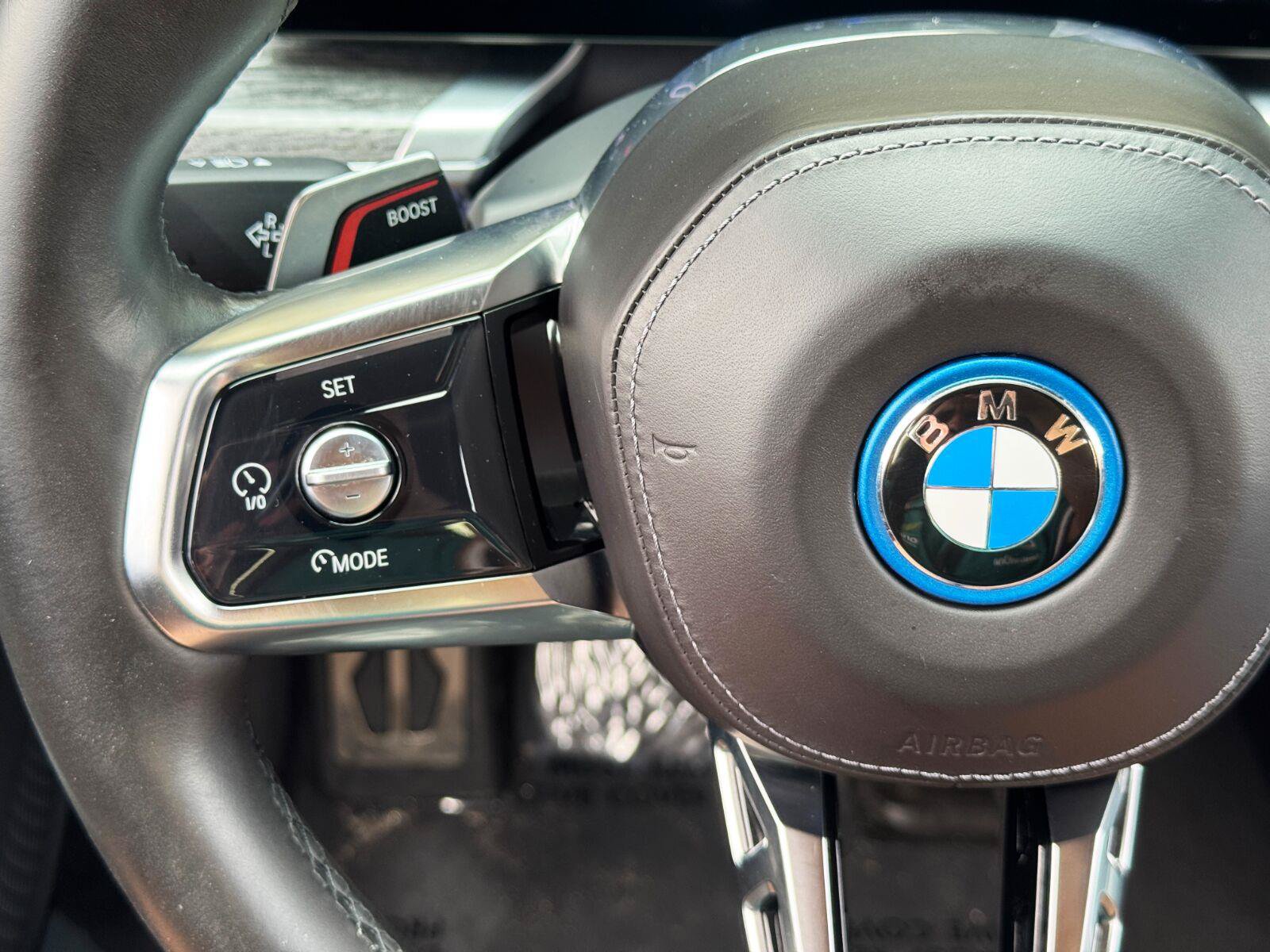 Used 2024 BMW i7 xDrive60 w/ Premium Package AWD/4WD image 21