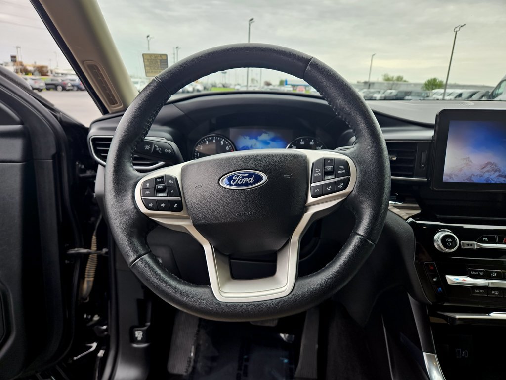 Used 2023 Ford Explorer Limited AWD/4WD image 18