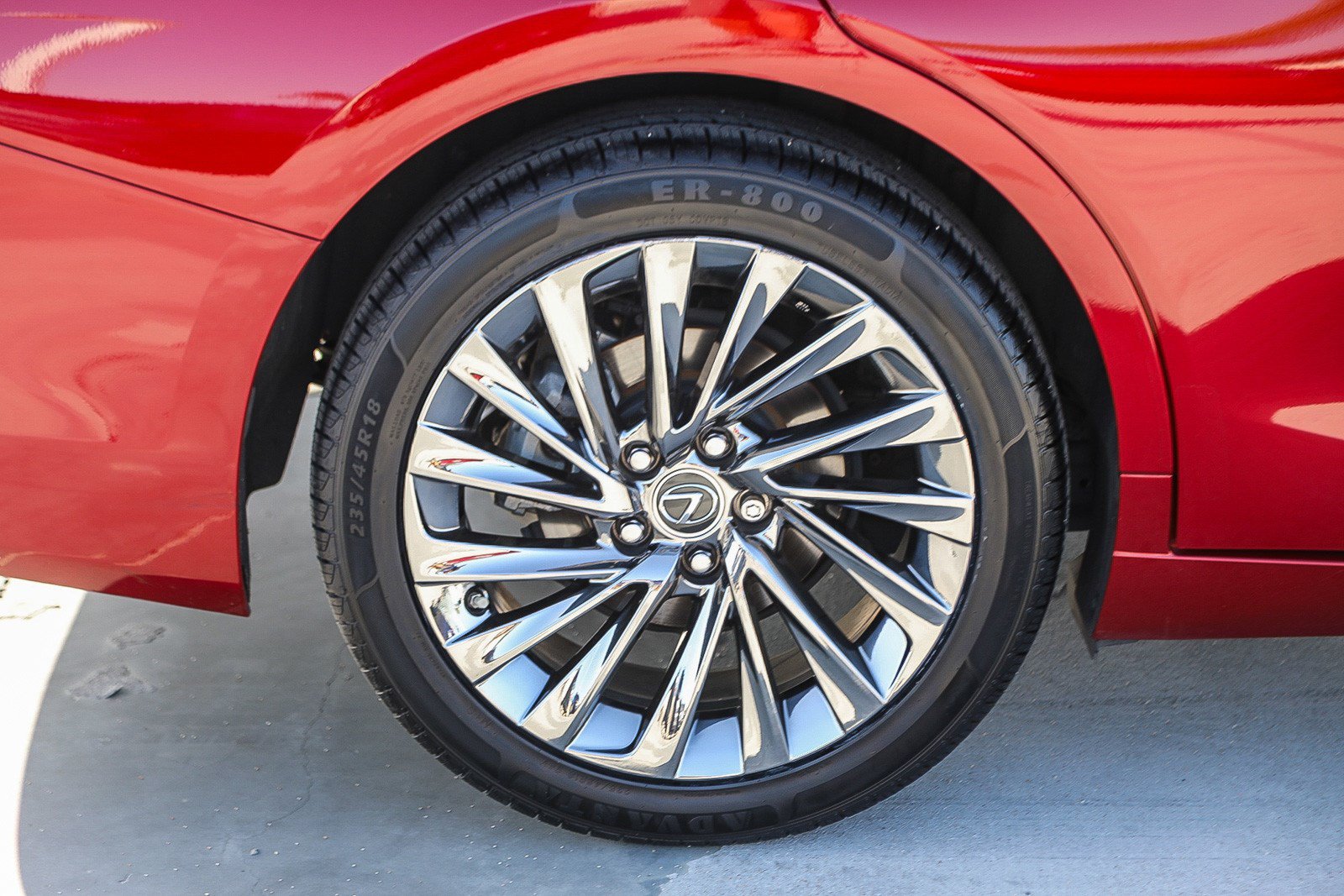 Used 2024 Lexus ES 300h w/ Accessory Package (Z2) FWD image 11