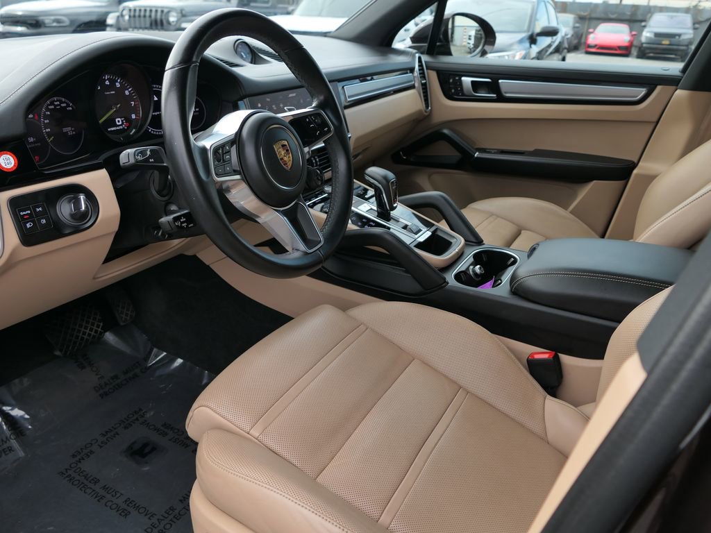 Used 2022 Porsche Cayenne Platinum Edition image 10