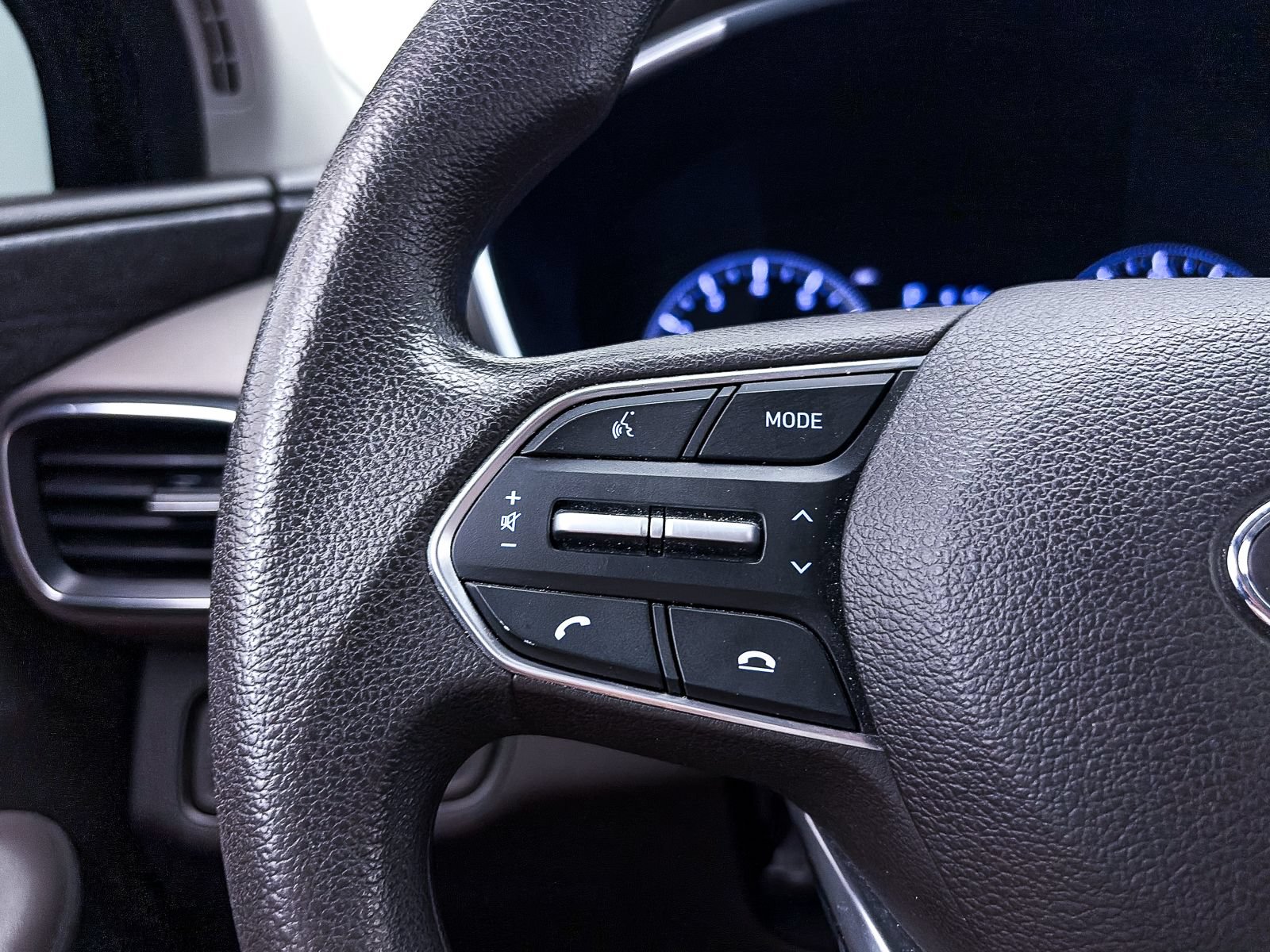 Used 2020 Hyundai Santa Fe SE FWD image 26