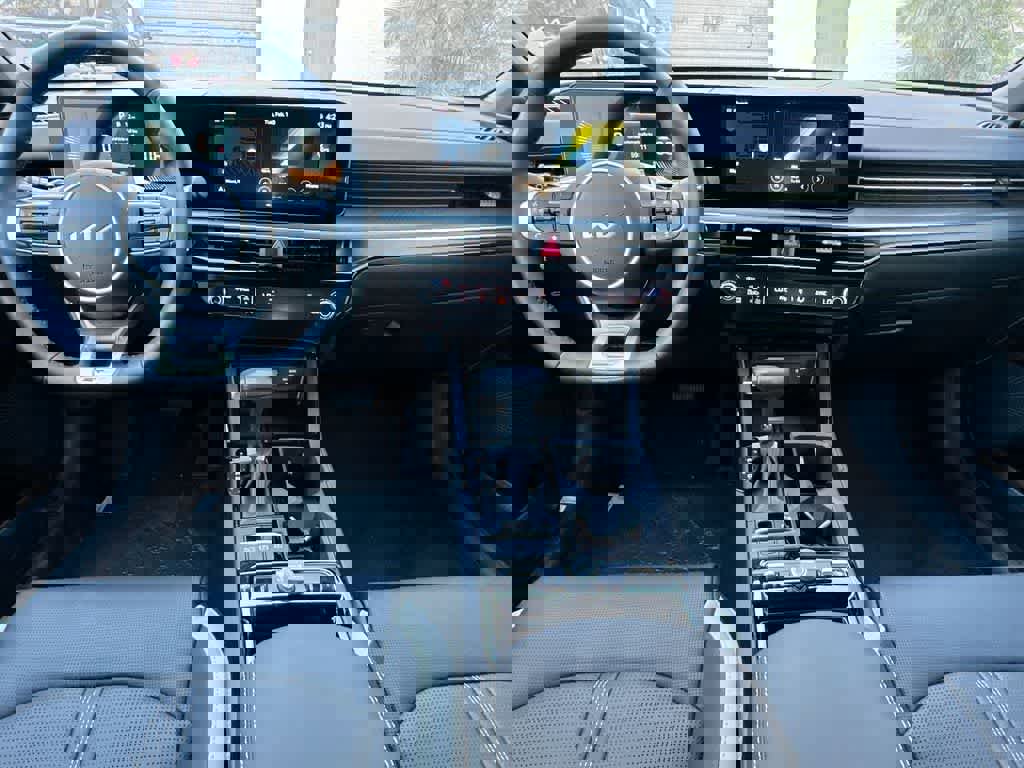 Certified 2025 Kia K5 GT-Line image 24