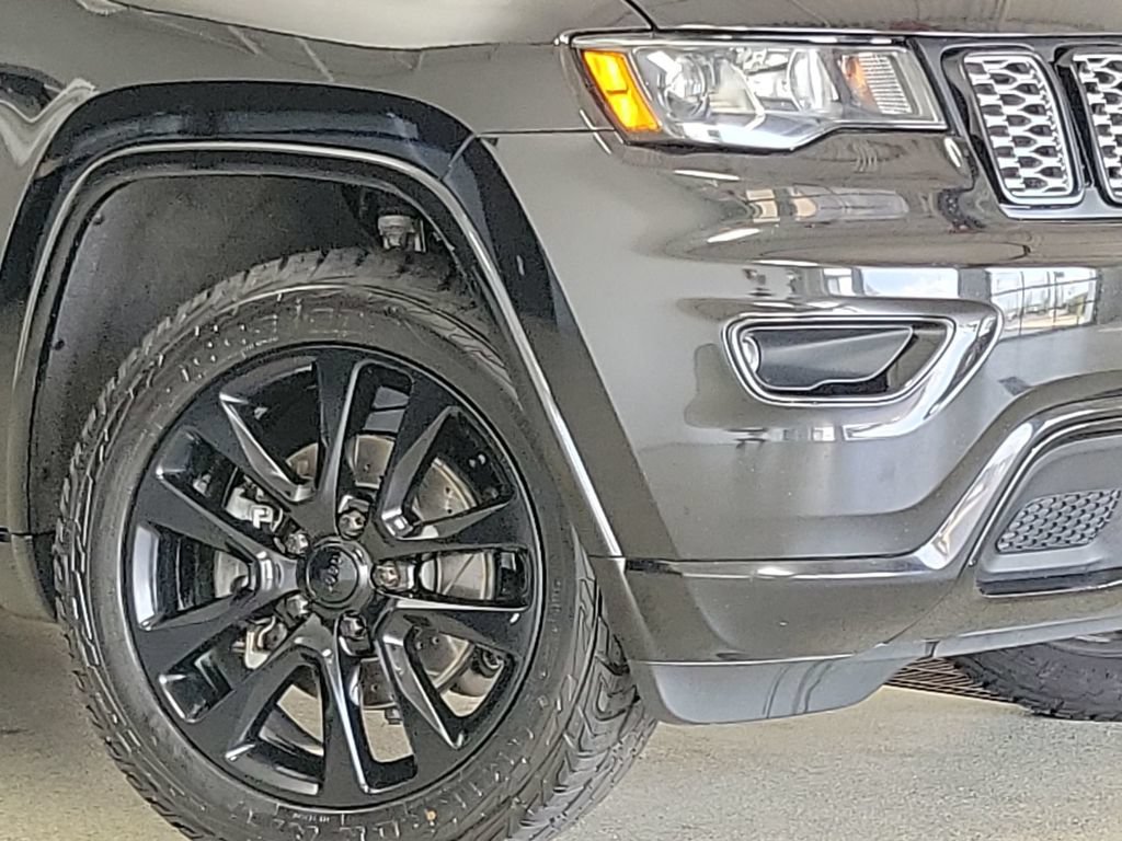 Used 2018 Jeep Grand Cherokee Altitude AWD/4WD image 2