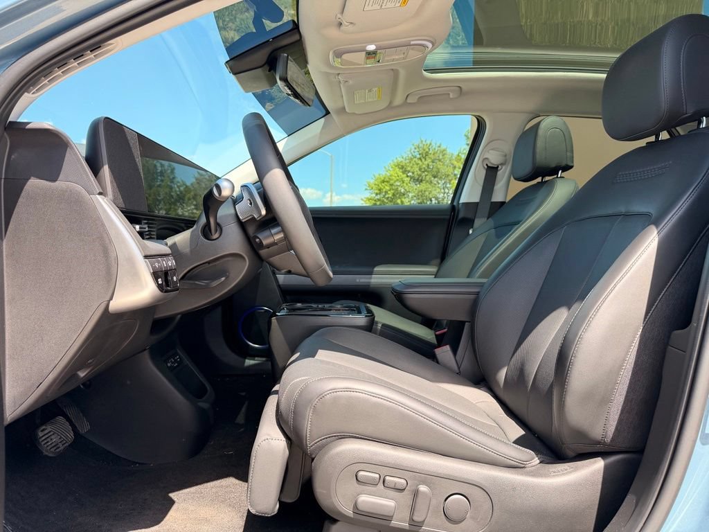 Used 2026 Hyundai Ioniq 5 Limited AWD/4WD image 2