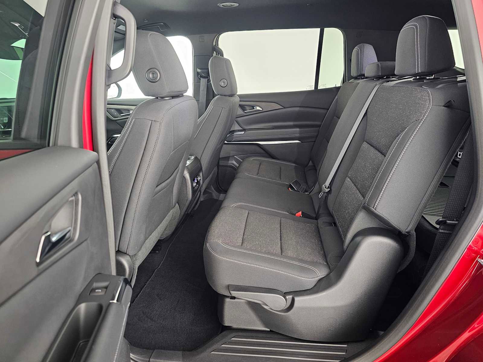 Used 2025 Chevrolet Traverse LT w/ Driver Confidence Package image 18