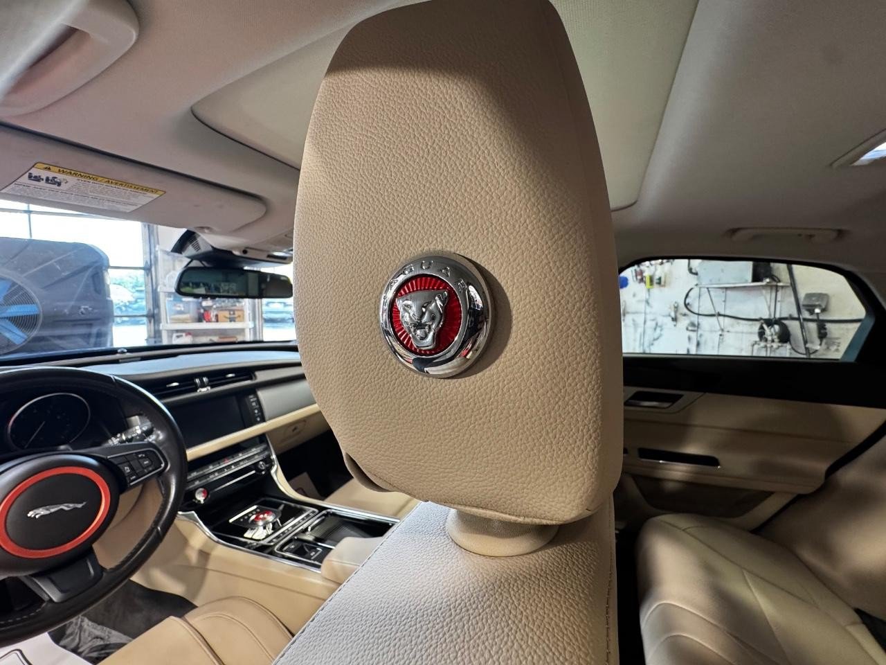 Used 2018 Jaguar XF Premium RWD image 13