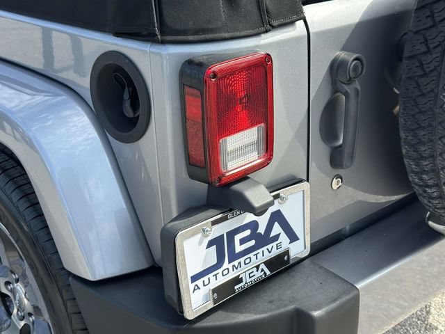Used 2017 Jeep Wrangler Sahara w/ Connectivity Group AWD/4WD image 29