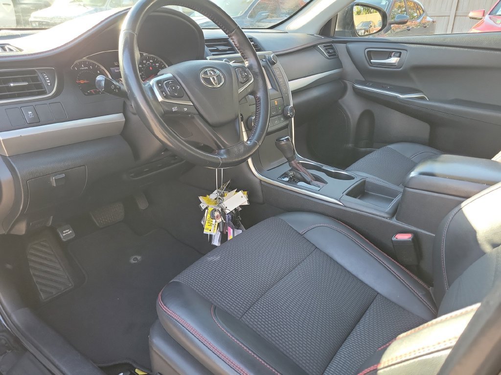 Used 2016 Toyota Camry SE FWD image 25