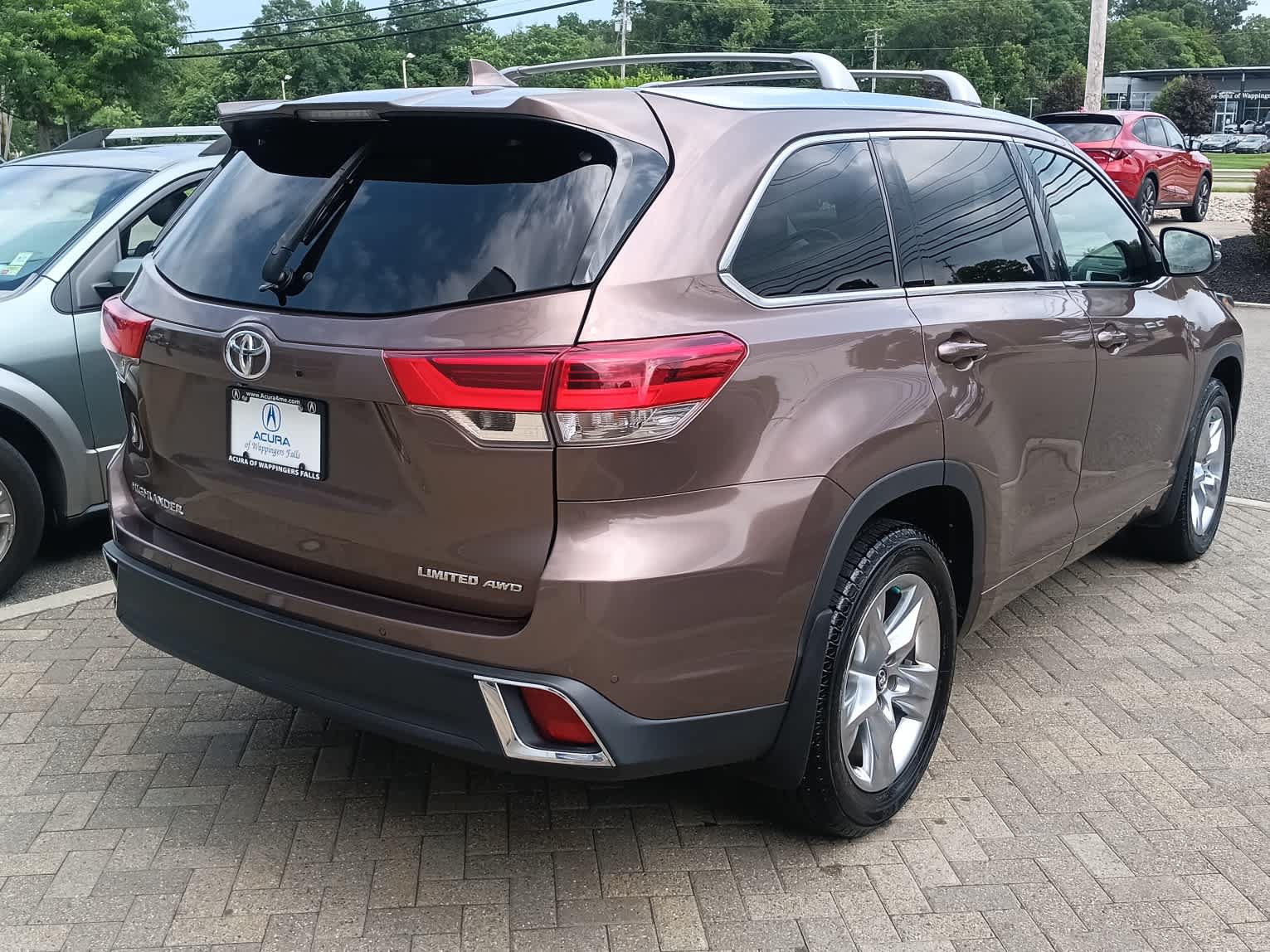 Used 2017 Toyota Highlander Limited AWD/4WD image 5