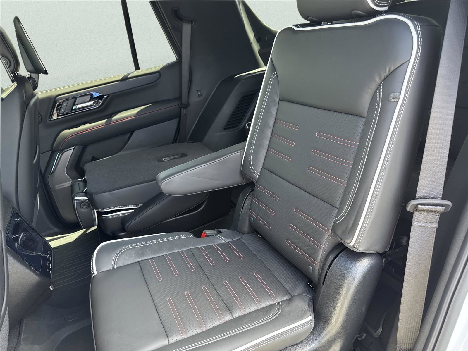 New 2026 GMC Yukon AT4 Ultimate w/ LPO, Floor Liner Package AWD/4WD image 22