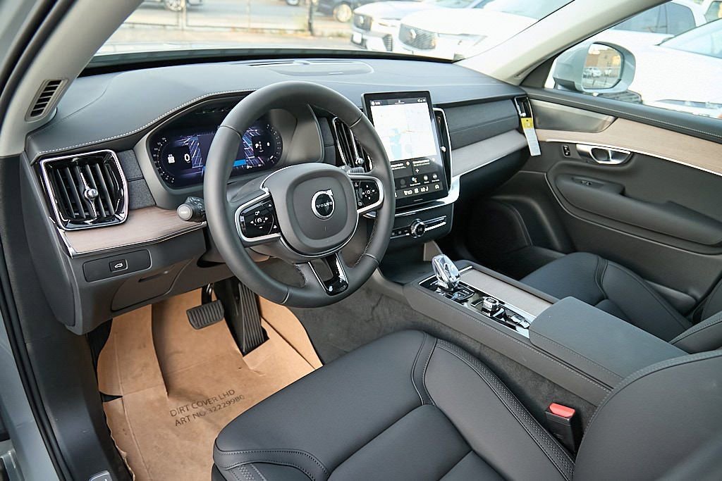 New 2026 Volvo XC90 B6 Plus w/ Protection Package Premier image 11