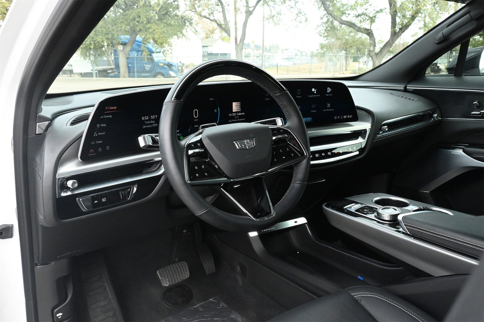 Certified 2024 Cadillac Lyriq Luxury image 16