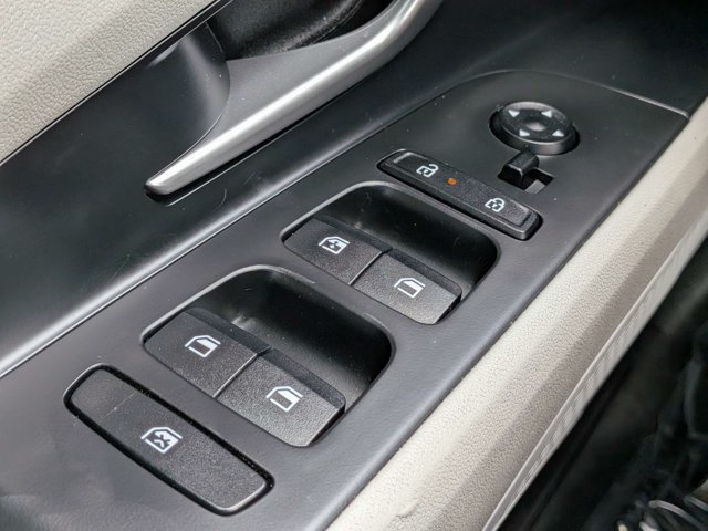 Used 2025 Hyundai Elantra Limited FWD image 24