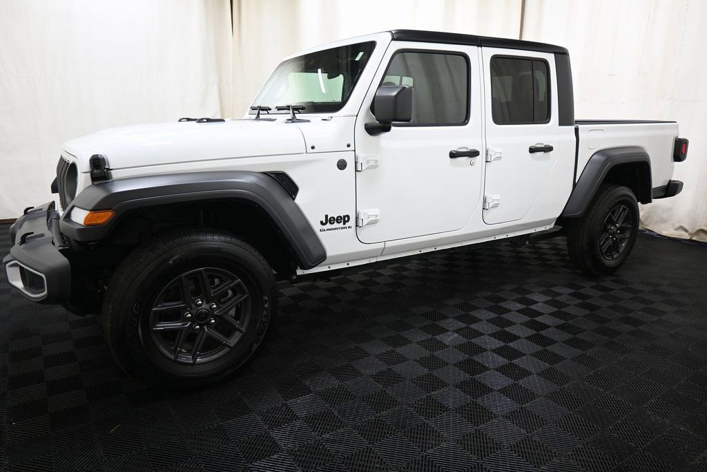 Used 2025 Jeep Gladiator Sport image 5
