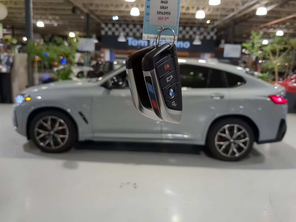 Certified 2025 BMW X4 M40i w/ Premium Package AWD/4WD image 4