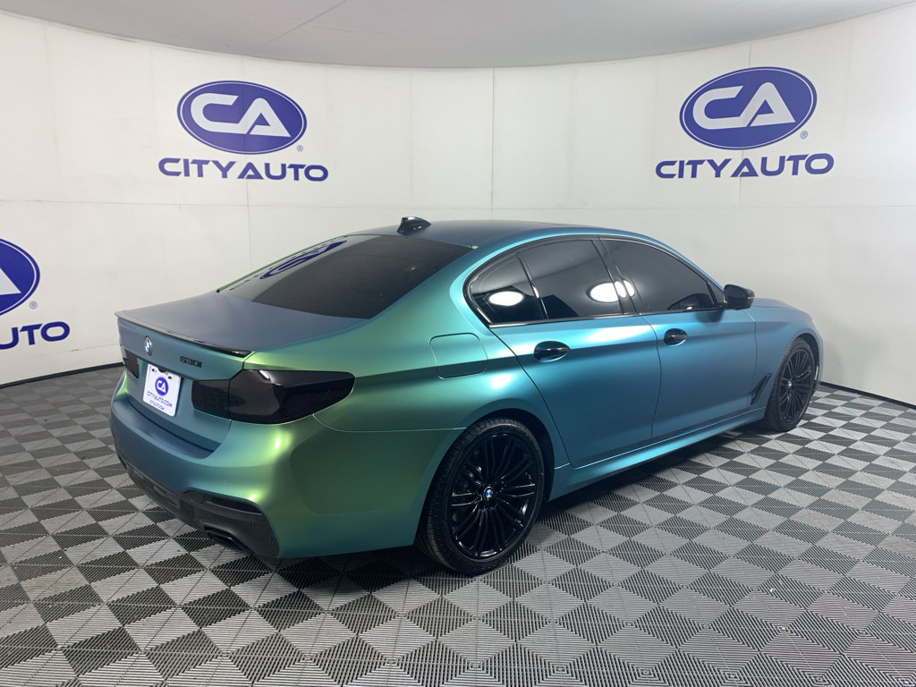 Used 2020 BMW 530i xDrive w/ M Sport Package AWD/4WD image 3