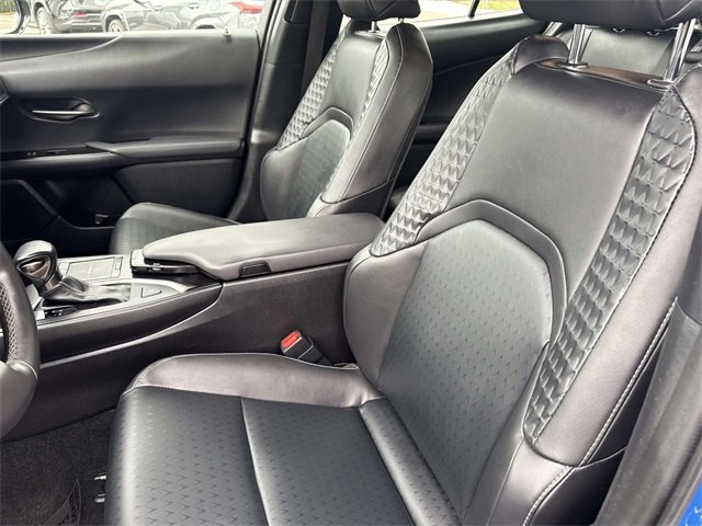 Certified 2022 Lexus UX 200 w/ Accessory Package (Z2) image 19