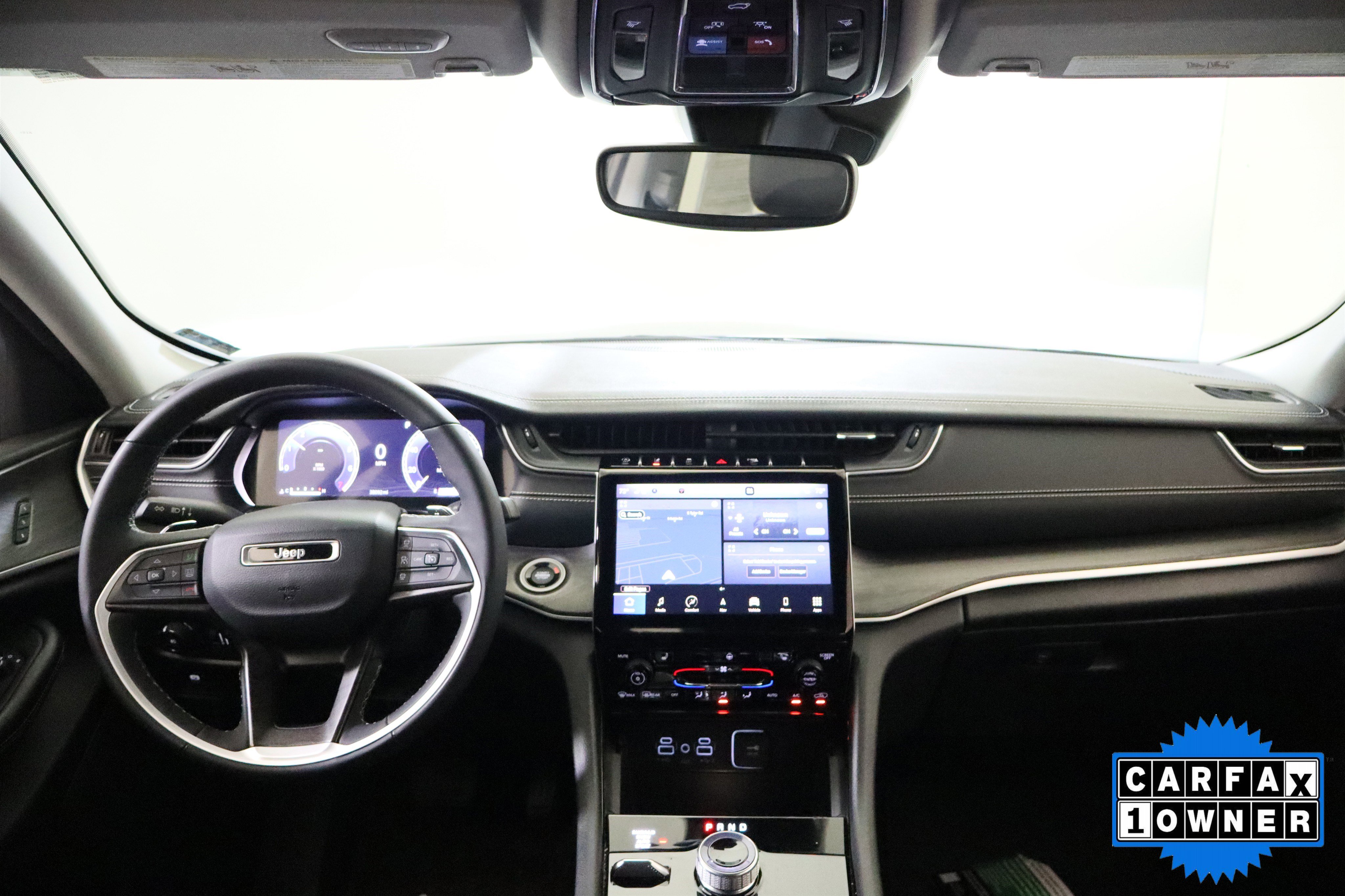 Used 2023 Jeep Grand Cherokee Limited w/ Black Appearance Package AWD/4WD image 15