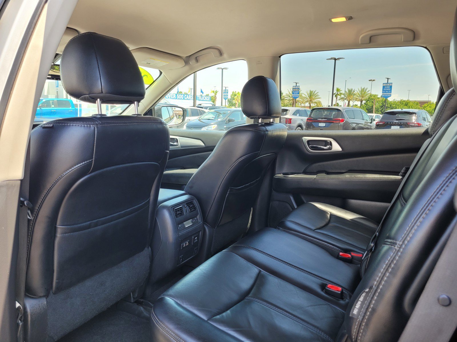 Used 2020 Nissan Pathfinder SL FWD image 15