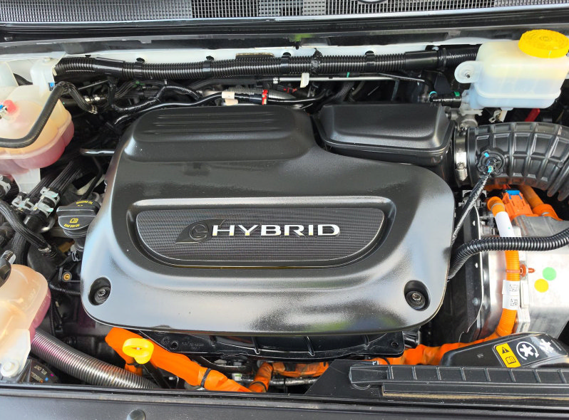 Used 2024 Chrysler Pacifica Premium FWD image 12