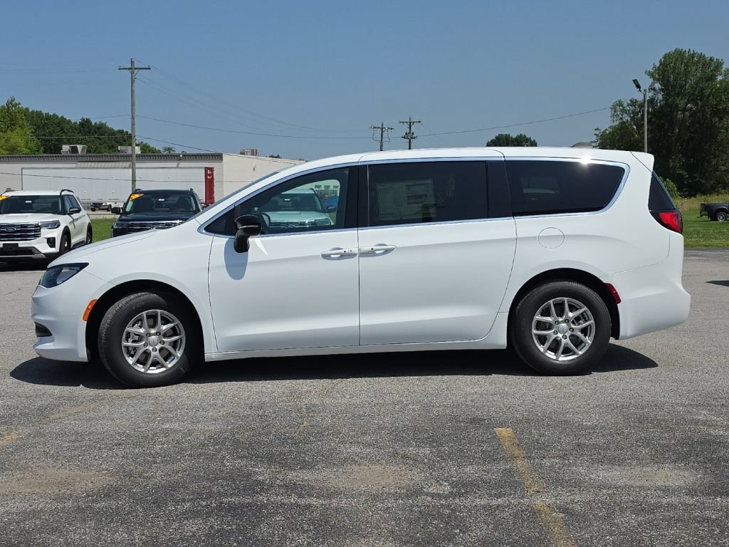 New 2027 Chrysler Pacifica LX FWD image 4
