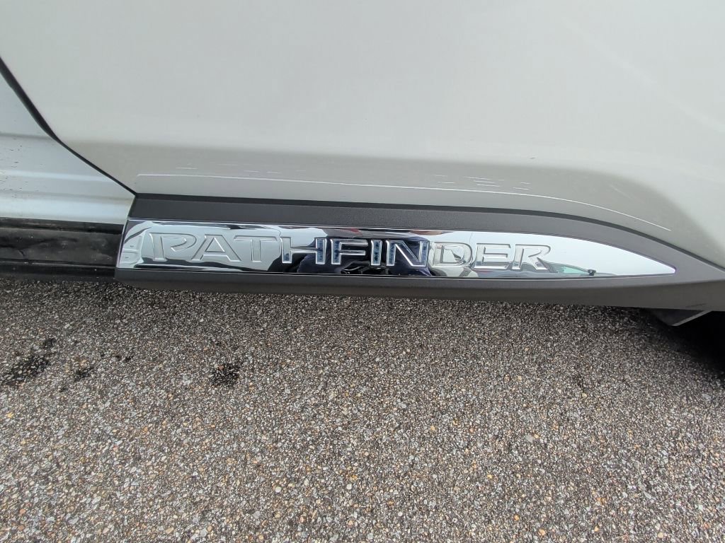 Used 2026 Nissan Pathfinder Platinum w/ Cargo Package FWD image 10