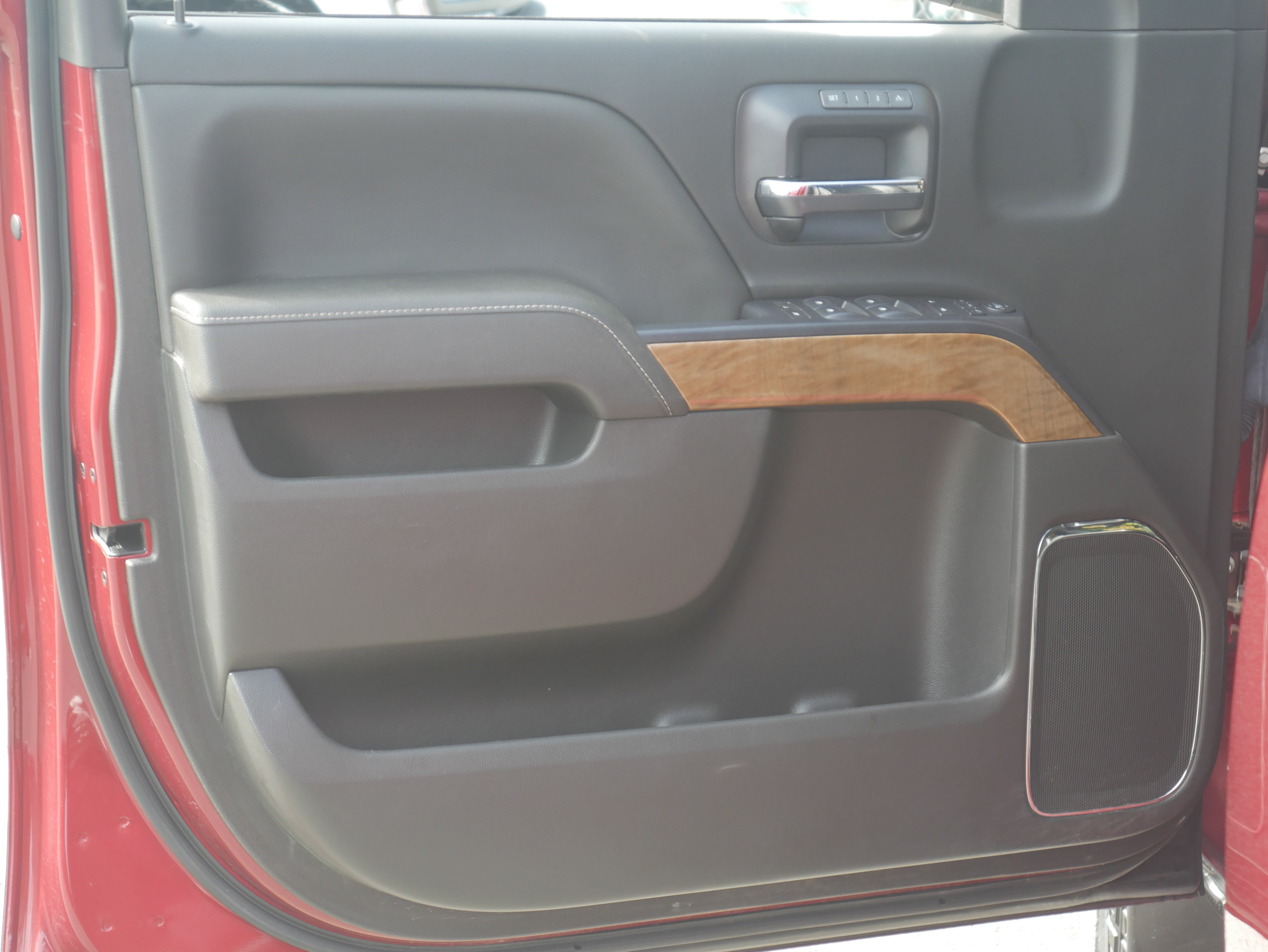 Used 2018 Chevrolet Silverado 1500 LTZ AWD/4WD image 25