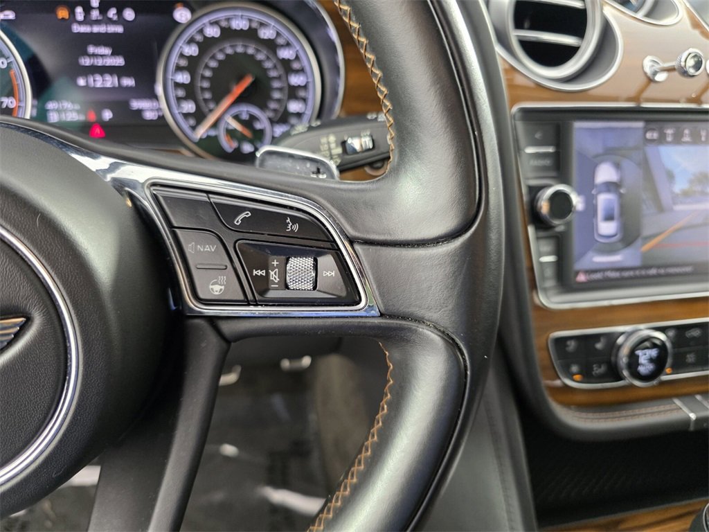 Used 2018 Bentley Bentayga image 20