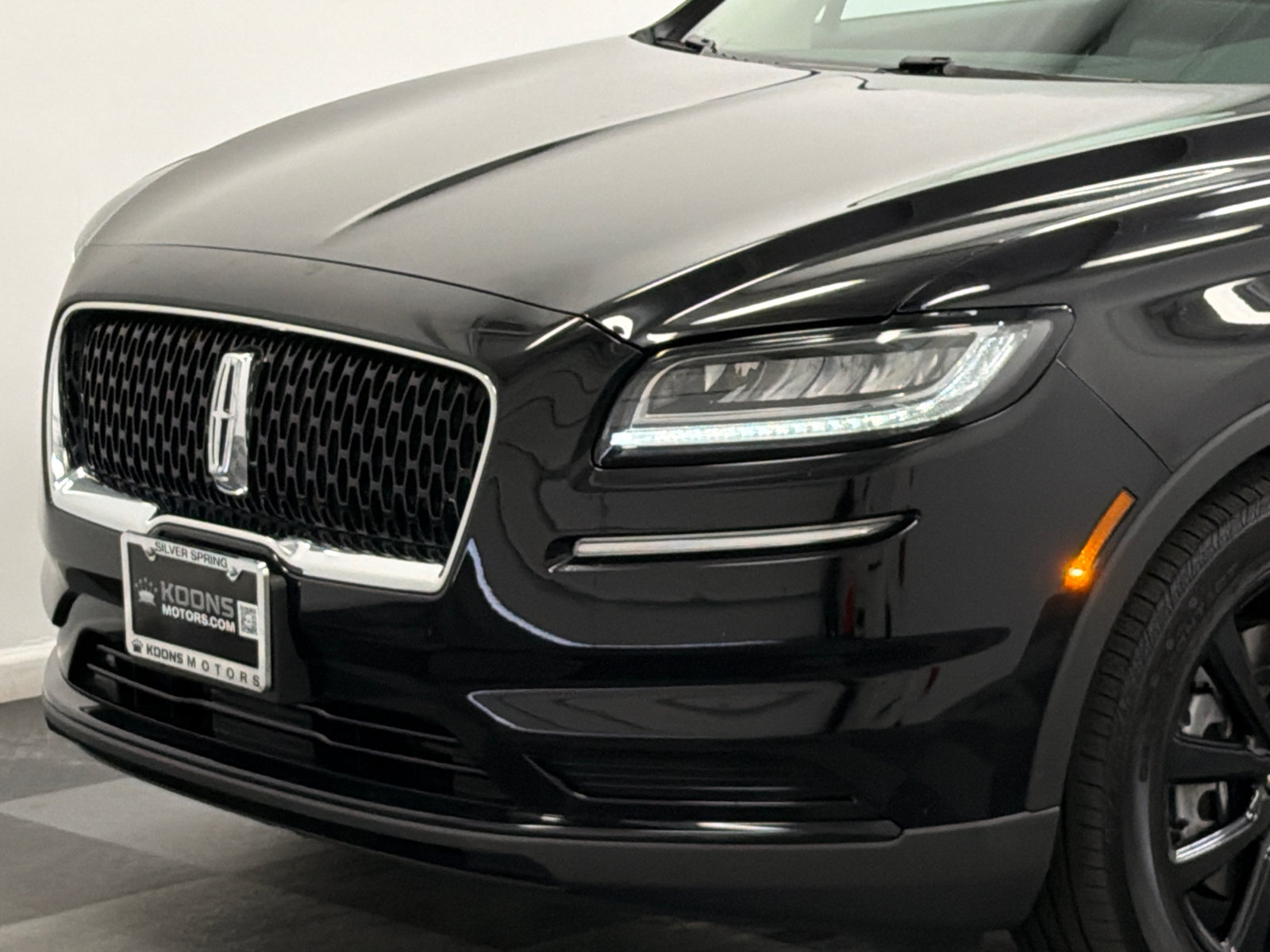 Certified 2023 Lincoln Nautilus Reserve w/ Monochromatic Package AWD/4WD image 2