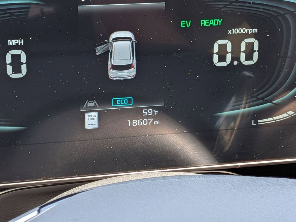 Used 2023 Kia Niro EX Touring image 22