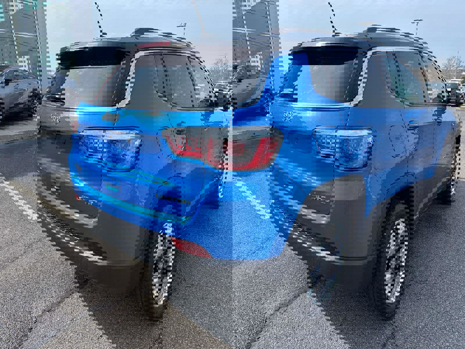 Used 2017 Jeep Compass Limited AWD/4WD image 3