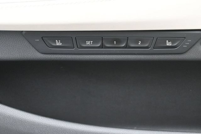 Used 2022 BMW 750i xDrive w/ Luxury Rear Seating Package AWD/4WD image 12