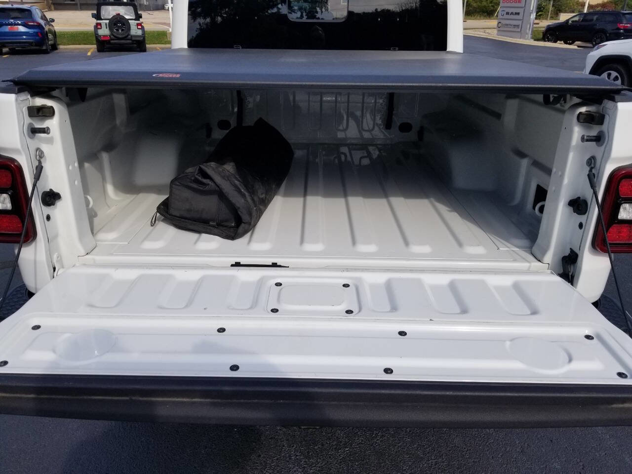 Certified 2021 Jeep Gladiator Overland AWD/4WD image 9