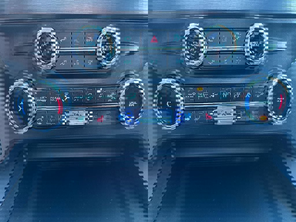 New 2025 Ford F350 Lariat w/ Lariat Ultimate Package image 28