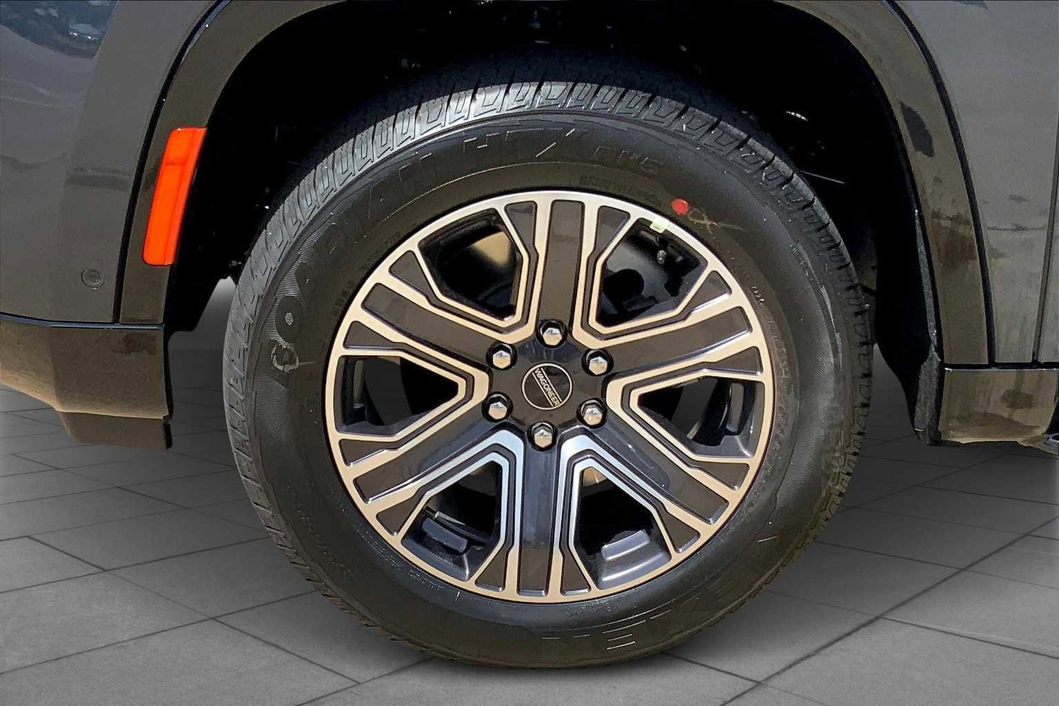 New 2025 Jeep Wagoneer 4WD w/ Convenience Group I image 11