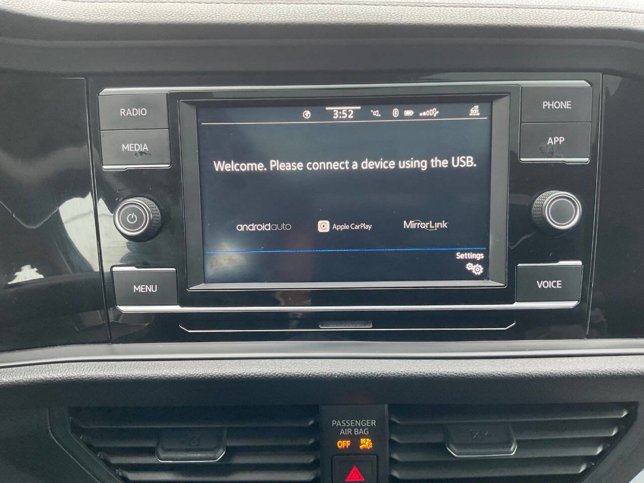 Used 2020 Volkswagen Jetta SE w/ SE Cold Weather Package image 19