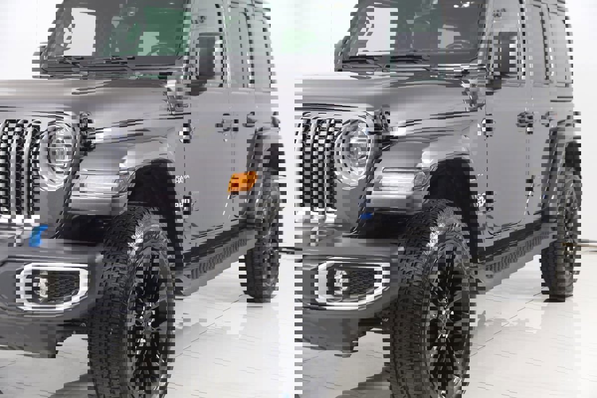 Used 2022 Jeep Wrangler Unlimited Sahara w/ Cold Weather Group image 57