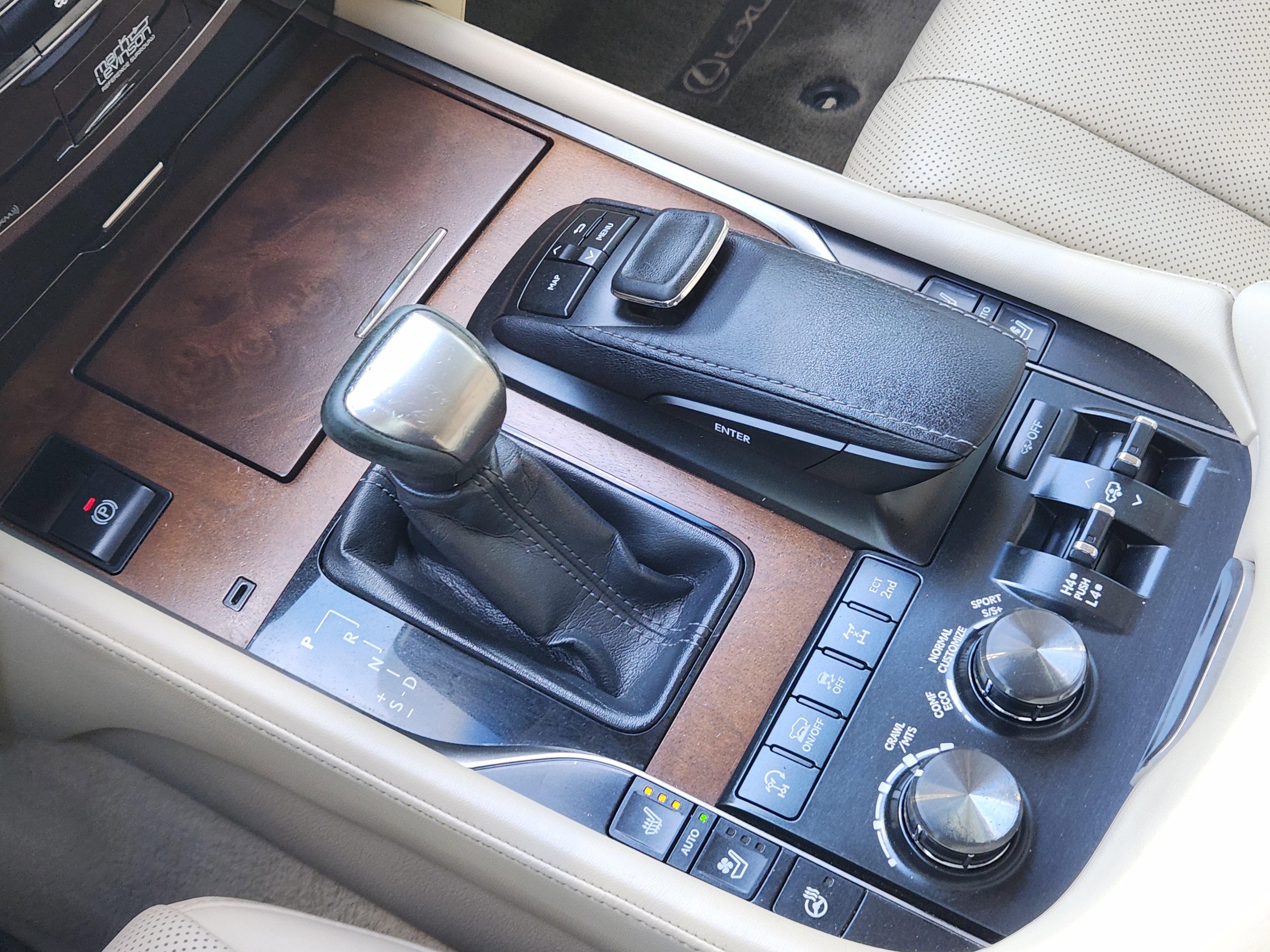 Used 2016 Lexus LX 570 4WD image 24